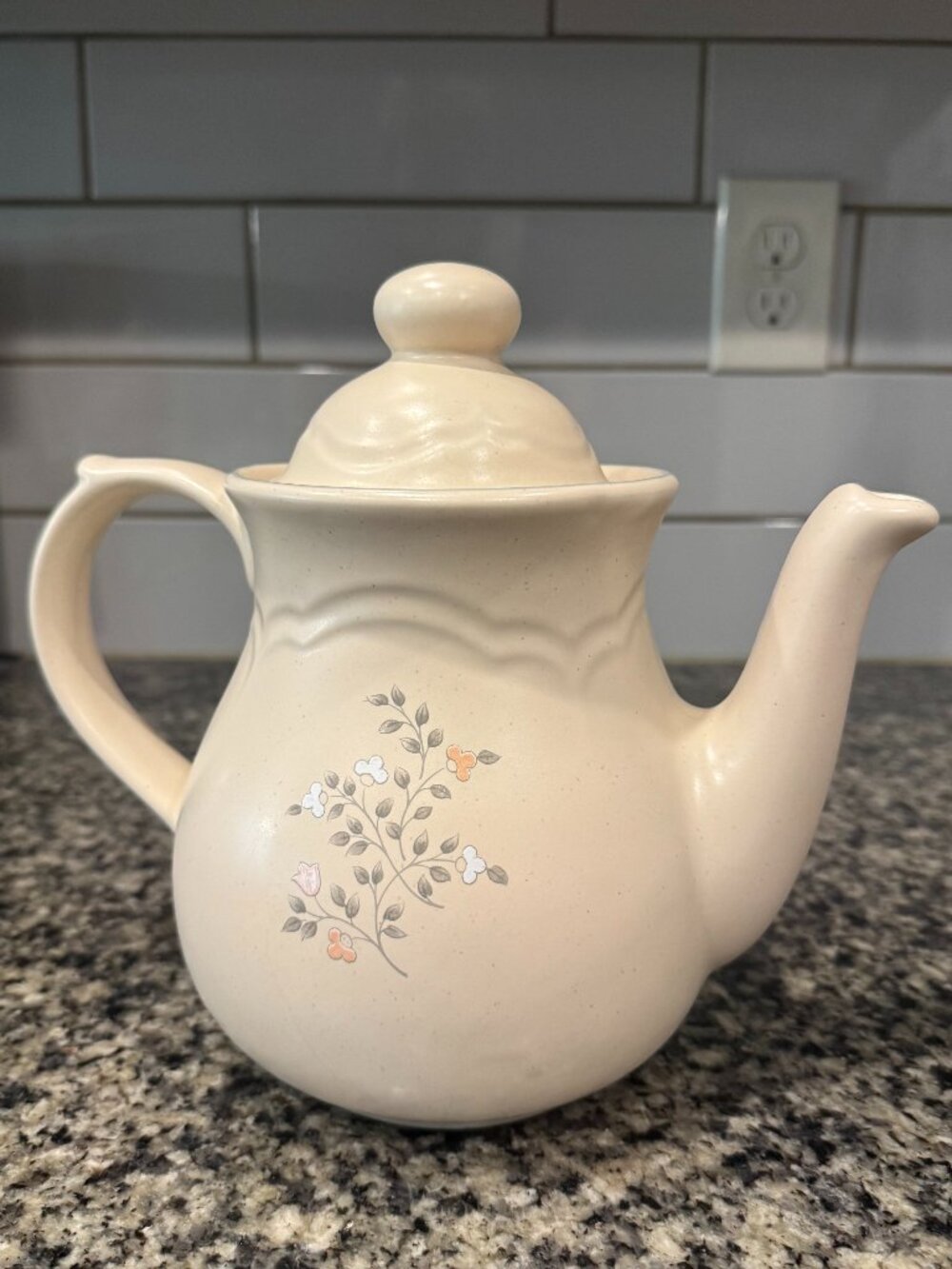 Pfaltzgraff Remembrance Coffee Tea Pot & Lid 48 Ounce Beverage Server 490